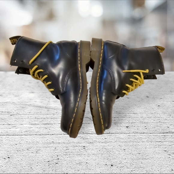 Dr. Martens women's leather boots size 9 - Picture 3 of 17